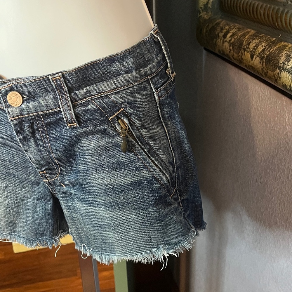 7 For All Mankind Blue Jean Shorts with zipper front pockets Sz 26💚 - Picture 3 of 12